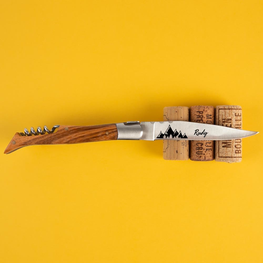Couteau de poche personnalisé – Tire bouchon, manche en frêne et gravure sur lame – Cadeau personnalisé homme fête des pères, anniversaire ou Noel