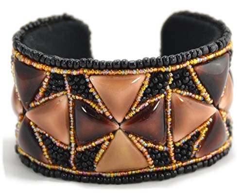 Bracelet ouvert marron : un bijou poétique en perles de porcelaine