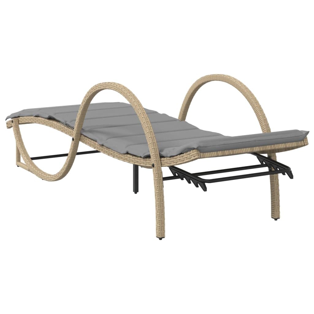 Juego de 2 tumbonas con mesa beige de poliratán | Cómodas tumbonas de jardín con respaldo ajustable en 3 posiciones, mesa auxiliar y cojines para terraza y piscina.