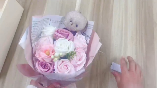 Amazon｜光る LED ライト 付き ソープフラワー 花束 バラ 造花誕生日