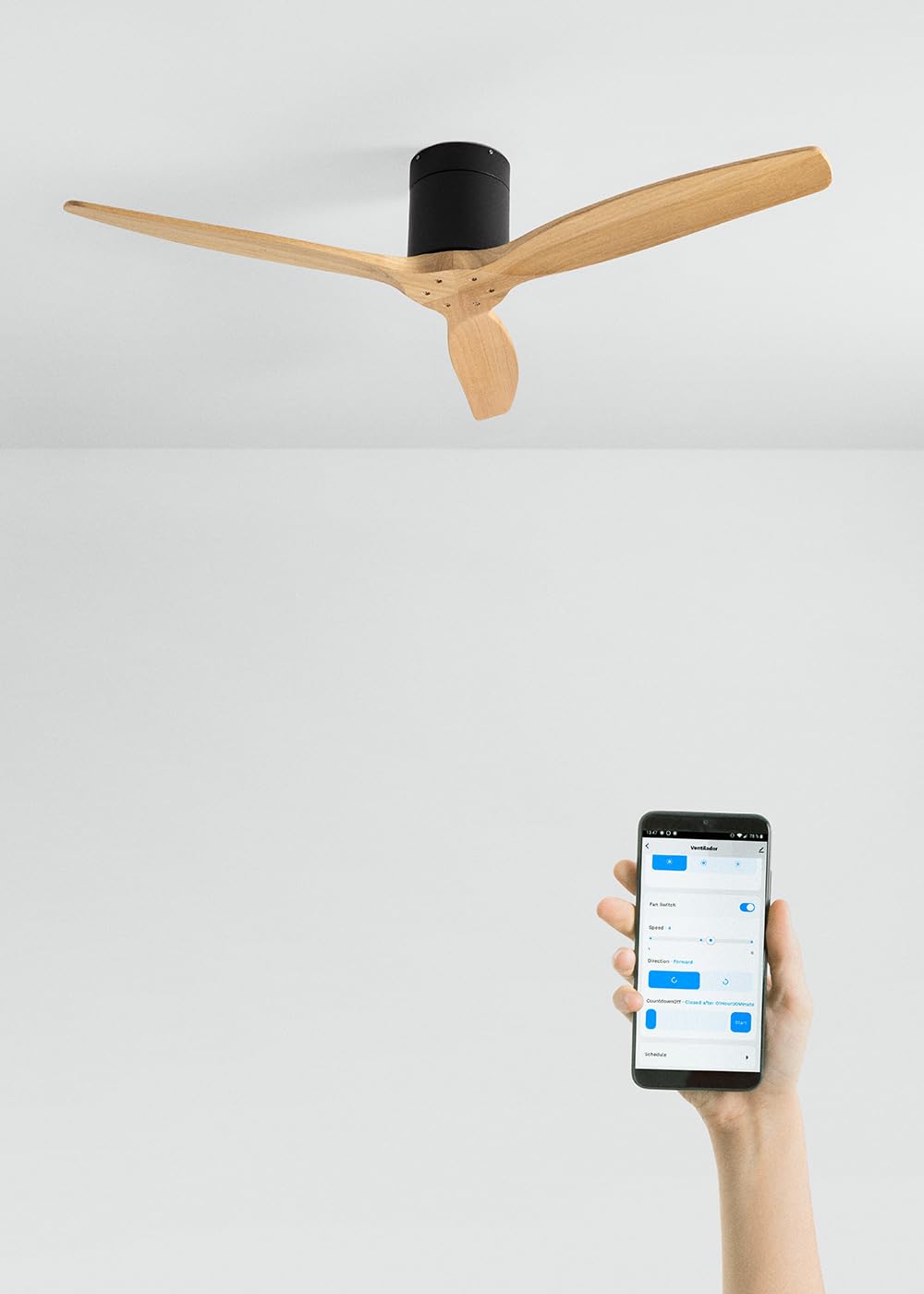 CREATE / WINDCALM M/Ventilateur de plafond ABS avec Wifi et télécommande noir pales effet bois clair / 40W, Silencieux, Ø132 cm, 6 vitesses, minuterie, été-hiver, double hauteur, moteur DC