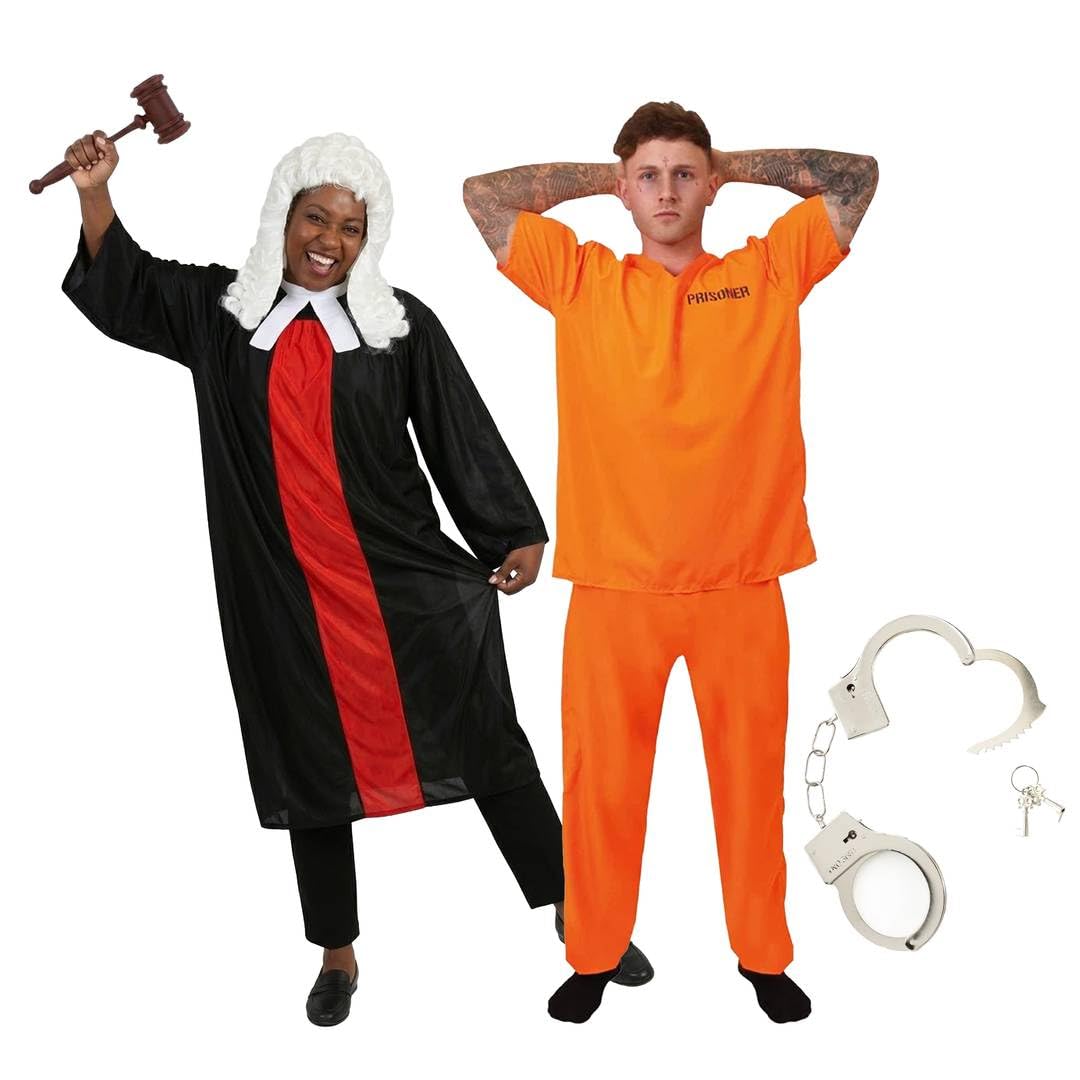 Judge & Gefangener Duo Kostüm Set – Schwarz & Rot Robe, Perücke, Hammer Orange Häftling Scrub Anzug & Metall Handschellen – Erwachsene Paare Legal Verkleidung Outfits