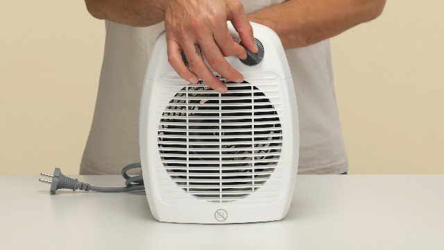 De'Longhi HSX3320FTS space heater White 220VOLTS NOT FOR USA