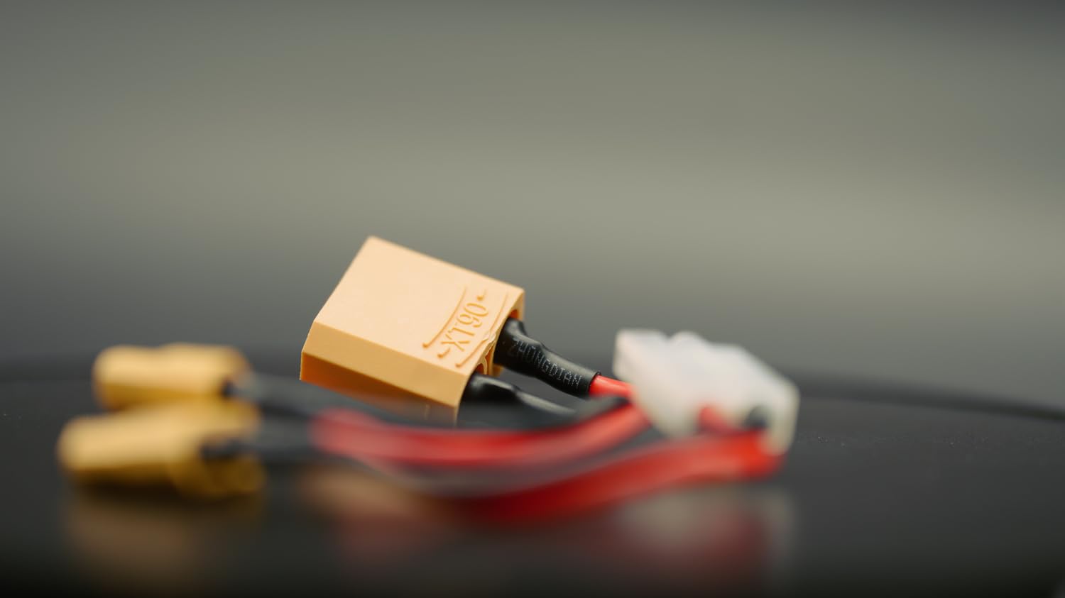Carson Easy Charger NiMH/LiPo 4A – ładowarka RC, szybka ładowarka z Delta Peak, prąd ładowania 0,5 A – 4 A, 50 W, XT60 na Tamiya i XT90, AC 100–240 V, czarna