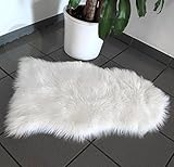 warm, weich und kuschelig. Perfekt als Bettvorleger, Teppich oder im Lieblingssessel