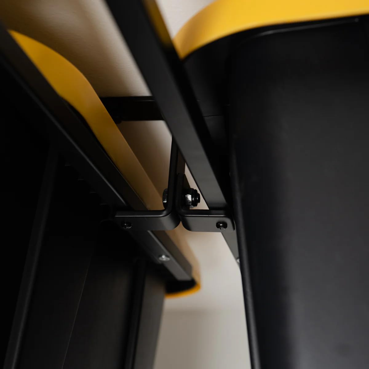 StoreYourBoard Sistema de rieles para contenedores de techo de garaje, rieles deslizantes ajustables, almacenamiento para 4 contenedores, negro