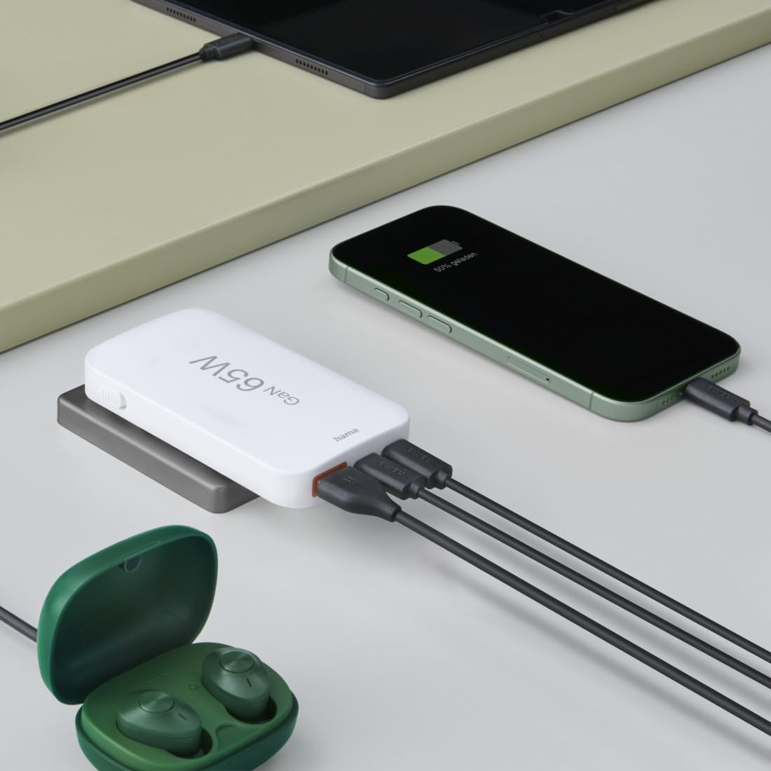 Hama - Cargador rápido USB-C de 65 W GAN de 3 Puertos (Corriente eléctrica, 2 x USB-C 65 W, 1 x USB-A 18 W, Mini Cargador PD Ultra Plano, Compacto y Plegable, Qualcomm Quick Charge, para PC