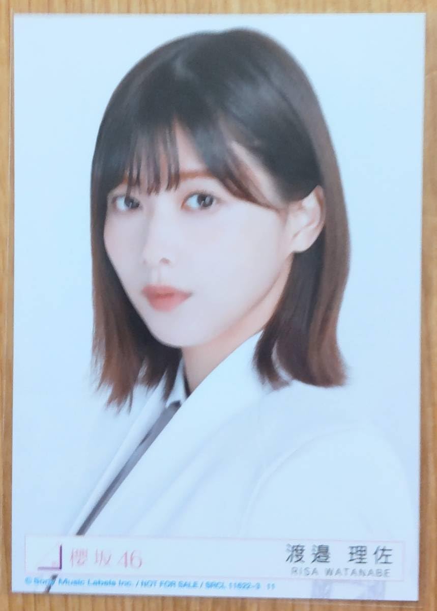 櫻坂46・欅坂46　渡邉理佐　直筆サイン入り生写真４枚組 Amazon.co.jp: 元櫻坂46 渡邉理佐 1st写真集 本人直筆サイン入り