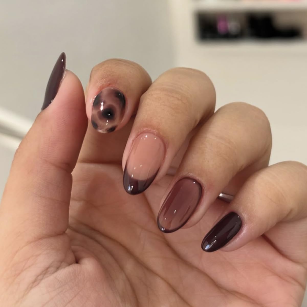 Brown Press on Nails – Medium Almond Tortoise Design