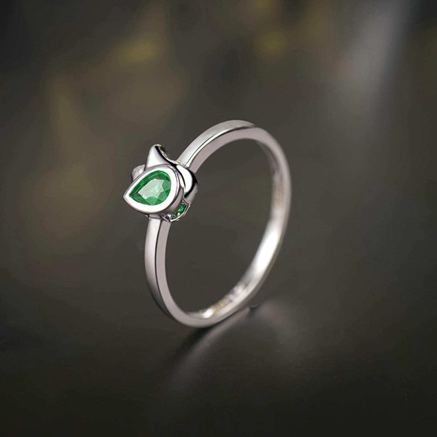 18K White Gold Ring Unisex 0.3ct Pear Shape Emerald Anniversary Rings for Girls