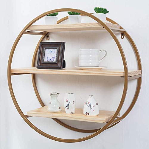 Étagère murale design or pour optimiser le rangement et la déco du salon