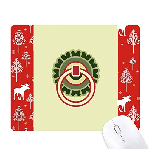 Souris de Noël en cuivre sous le sapin ambiance woods forêt chine
