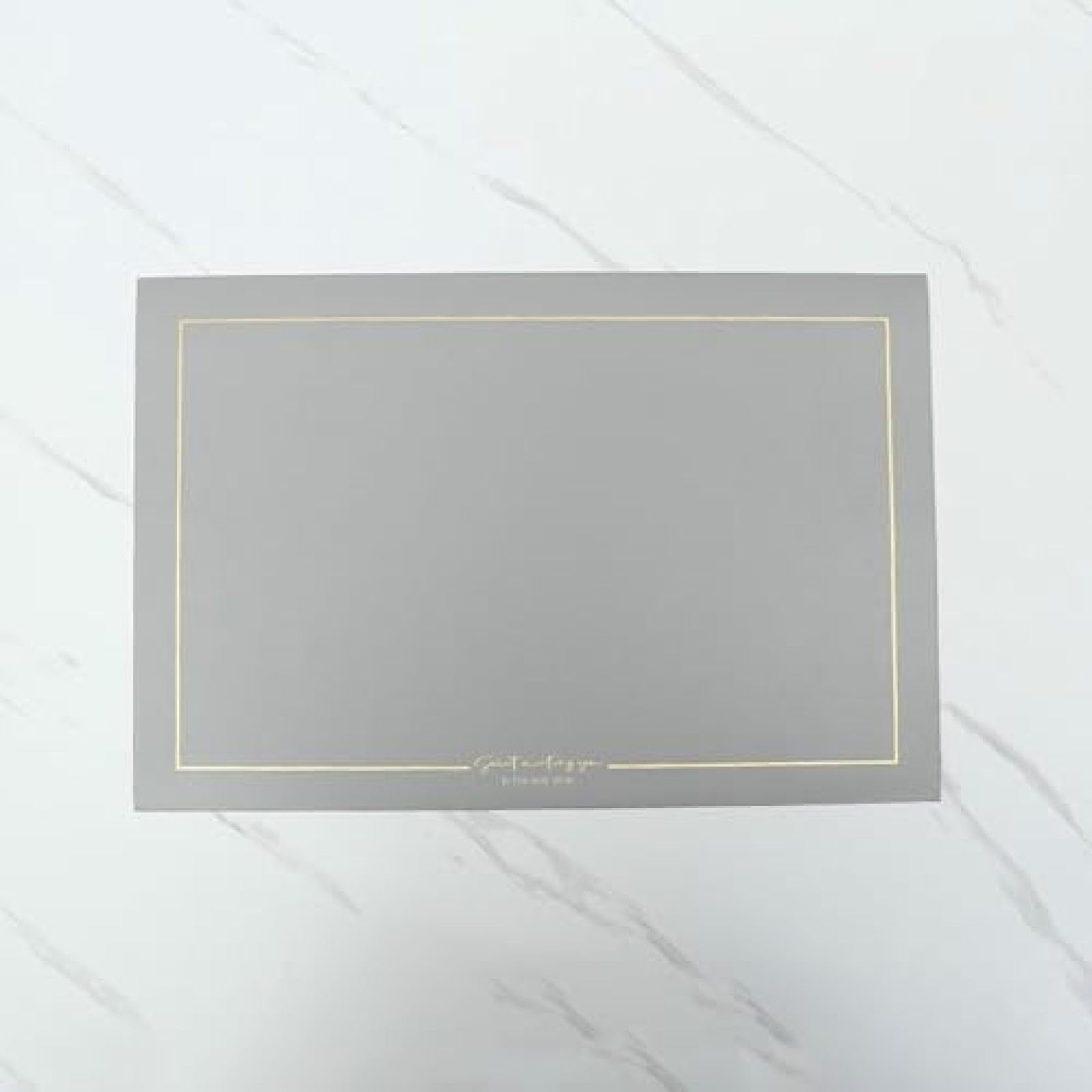 Set de table en cuir bleu foncé chic et résistant pour repas de fête