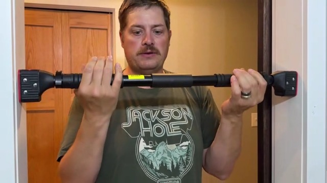 Amazon | leikefitness 懸垂バー ドアフレーム用 チンアップバー