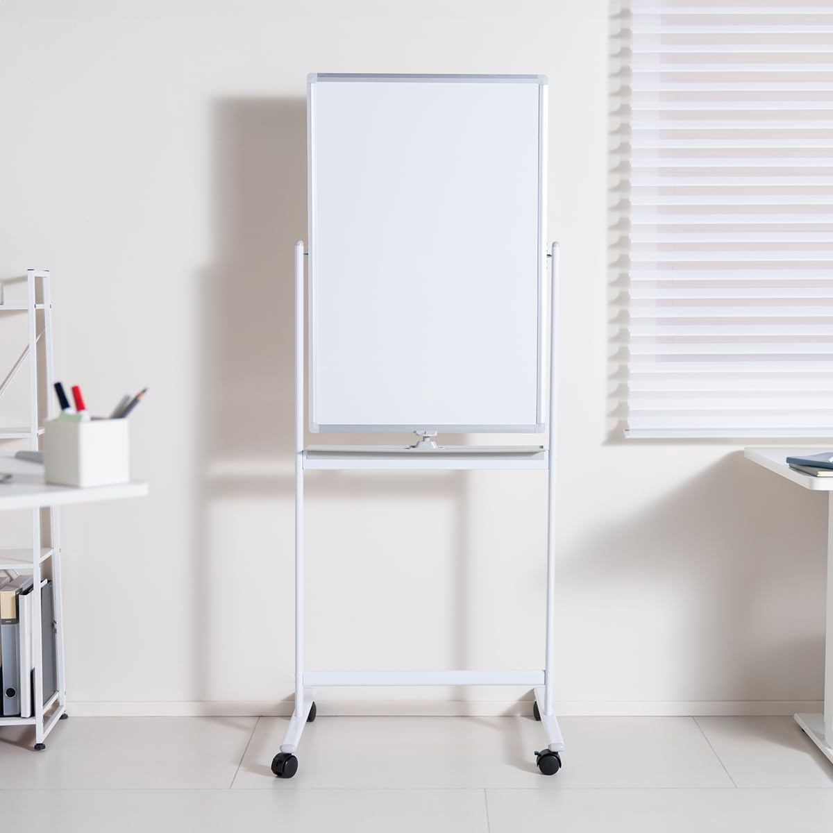 LogiLink EO0063 - Pizarra blanca de 2 caras, 60 x 90 cm, con ruedas, marco de aluminio