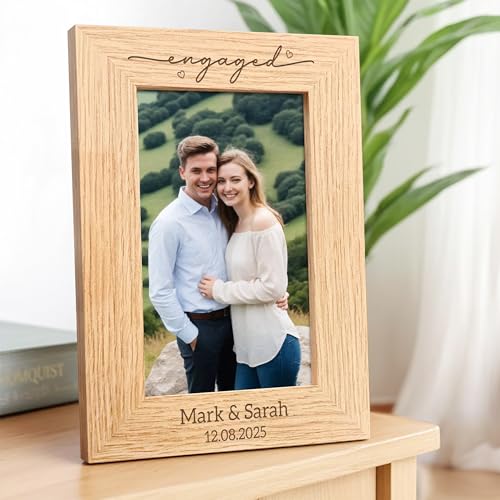 Beecreative Personalised Engagement Photo Frame - 6x4 7x5 Engraved Wooden Picture Frame - Custom Engaged Gifts For Couple