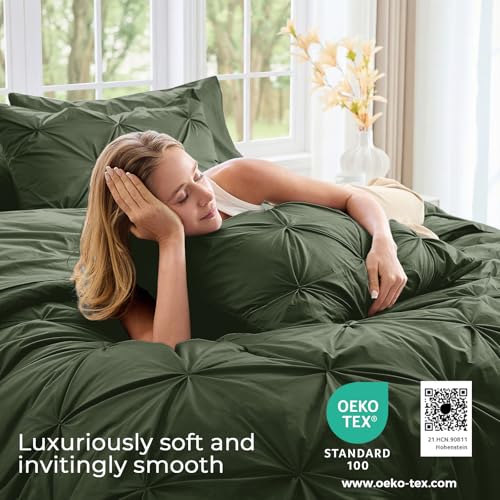Image of Sasttie Full Size Comforter Set, 7-Piece Bed in a Bag, Pintuck Bedding Set for All Season, Includes Comforter, Flat Sheet, Fitted Sheet, Pillowcases and Pillowshams, Dark Green