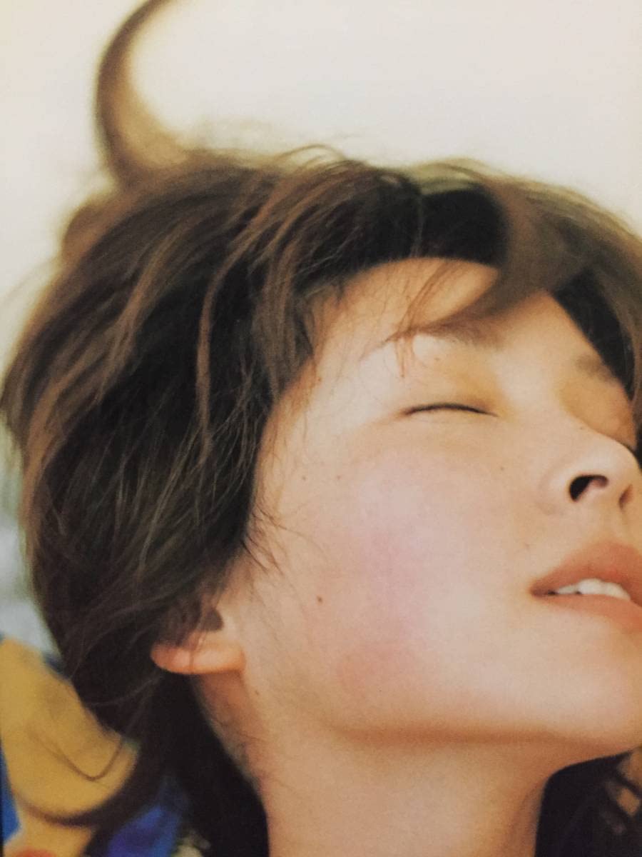 Amazon.co.jp: 古本 帯なし 写真集 贅沢な骨 麻生久美子 つぐみ チラシ