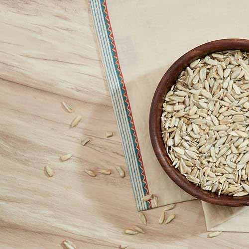 Image of Amazon Brand - Vedaka Premium Sunflower Seeds | 500 G | Rich In Magnesium | Hygienically Packed (Pack of 3)