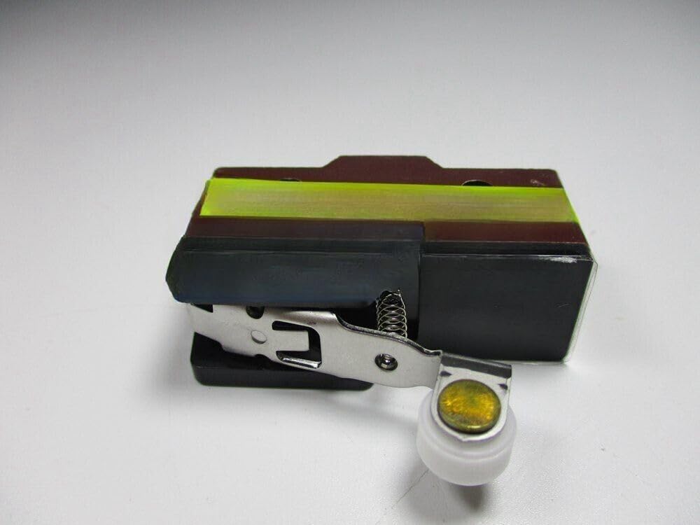 1PCS NEW X-10GM22-B Travel switch