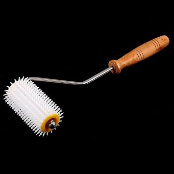 Bee Uncapping Needle Roller, Dense Detachable Honey Extracting Tool for Beekeeping Apiary Wooden Handle Metal ABS 32cm 1 Pack