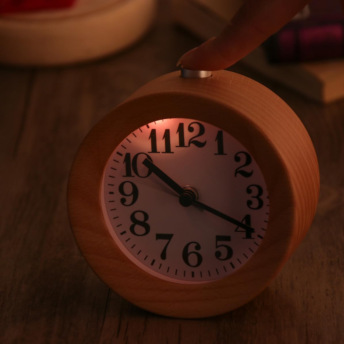 Operitacx Reloj Despertador, Redondo de Madera Silencioso y Luz Nocturna Diseño Clásico para Oficina y Decoración de Escritorio