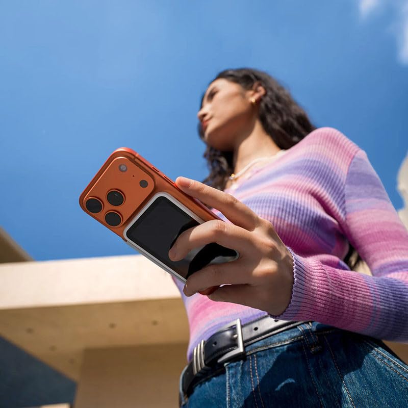 Insta360 Snap - Selfie-Bildschirm - Vorschau Ihrer Aufnahmen in Echtzeit, während Sie die überlegene Rückkamera Ihres Telefons verwenden. weiß