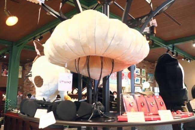 【ジブリパーク公式】湯婆婆クッション ジブリの大倉庫ショップ 冒険飛行団」で販売されている湯婆婆の髪の毛
