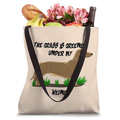 Bolsa tote divertida con chiste de dachshund: 'La hierba es más verde debajo de mi salchicha' miniatura 4