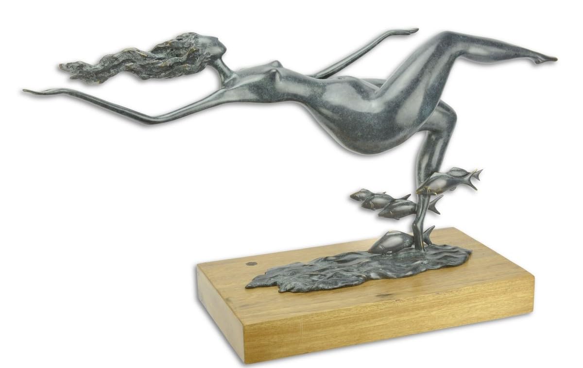 Casa Padrino Designer Bronzefigur schwimmende Frau mit Fischen Blau/Gold/Naturfarben 67 x 20,8 x H. 35,6 cm - Luxus Deko Bronze Skulptur mit Holzsockel