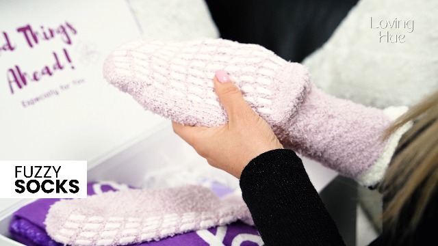 Loving Hue Chemo Care Package, Cancer Care Gifts for Women with Blanket, Socks, Journal, Tumbler (Purple)