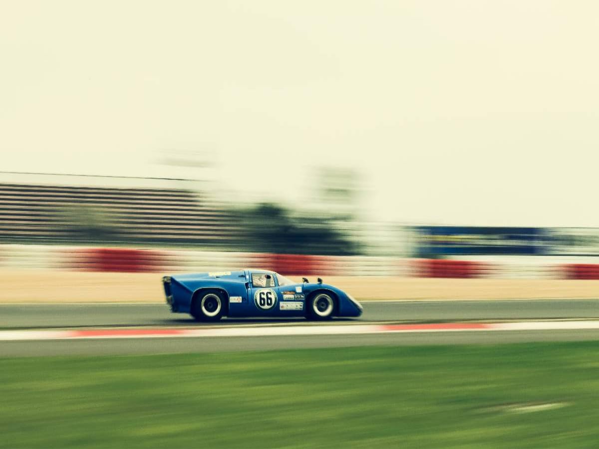 Arndt - Puzzle "Lola T 70 on track", 1000 pezzi, dimensioni: 64 x 48 cm, immagine di Arndt Karsten