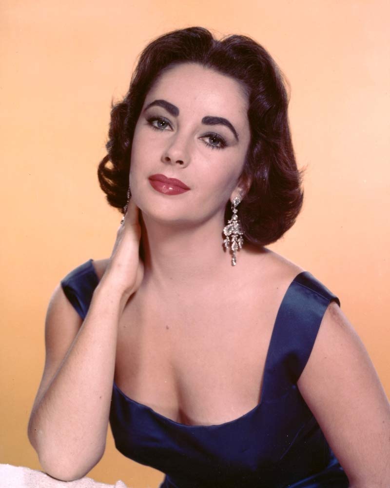 Amazon.com: Posterazzi DAP17732 Elizabeth Taylor - Blue Dress/Hand