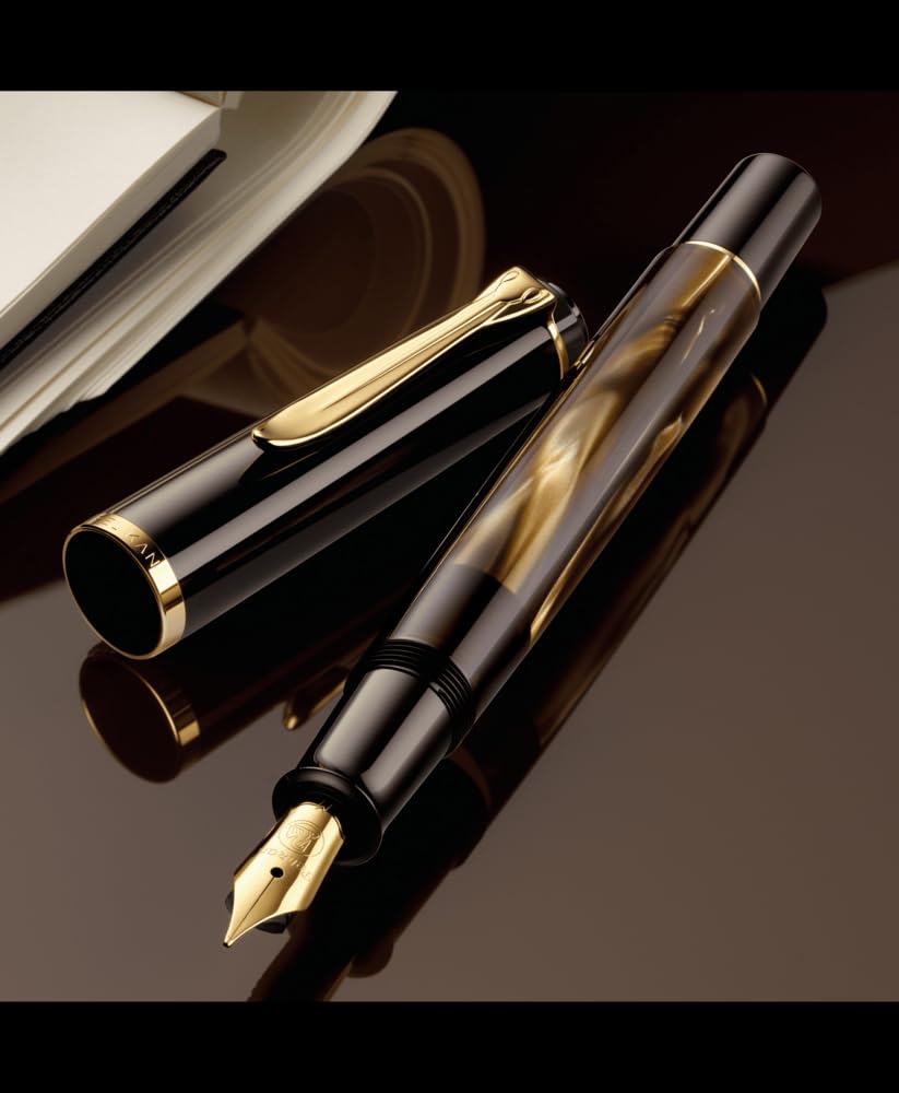 Pelikan Füllhalter Classic 200, Braun-Marmoriert, Feder M (mittel), hochwertiger Kolbenfüller im Geschenk-Etui, 808897