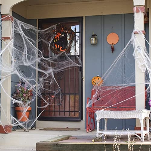 DOKEI Toile Araignée Halloween 100g, Chiffon Effrayant Gaze 76x400cm avec 60 Fausses Araignées pour Halloween Carnaval Fête d'horreur Décoration de Jardin Maison Hantée Intérieure Extérieure Cover