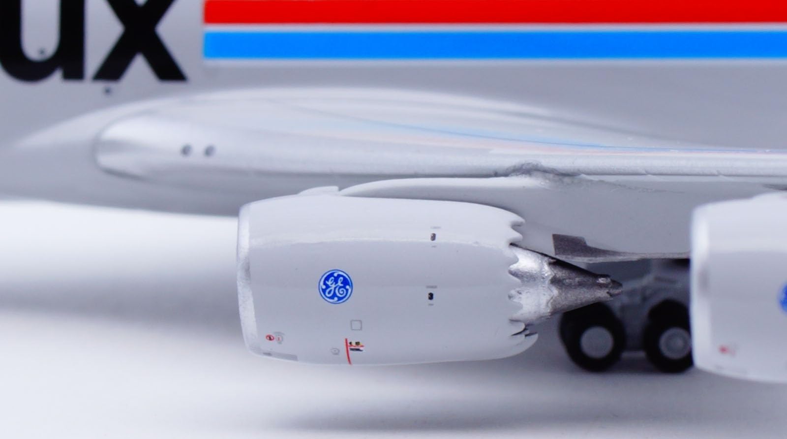 Repliki modeli samolotów dla Cargolux B747-8F LX-VCF 1:400 odlewany model samolotu – samolot w skali 19 cm ze stojakiem miniaturowy model samolotu
