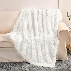 YUSOKI White Faux Fur Throw Bed Blanket,2 Layers,50″ x 60″, Soft Fuzzy Fluffy Plush Couch Blanket Furry Comfy Warm Decorative Blanket for Sofa Winter Chair Bedroom Christmas Decor Photoshoot Props