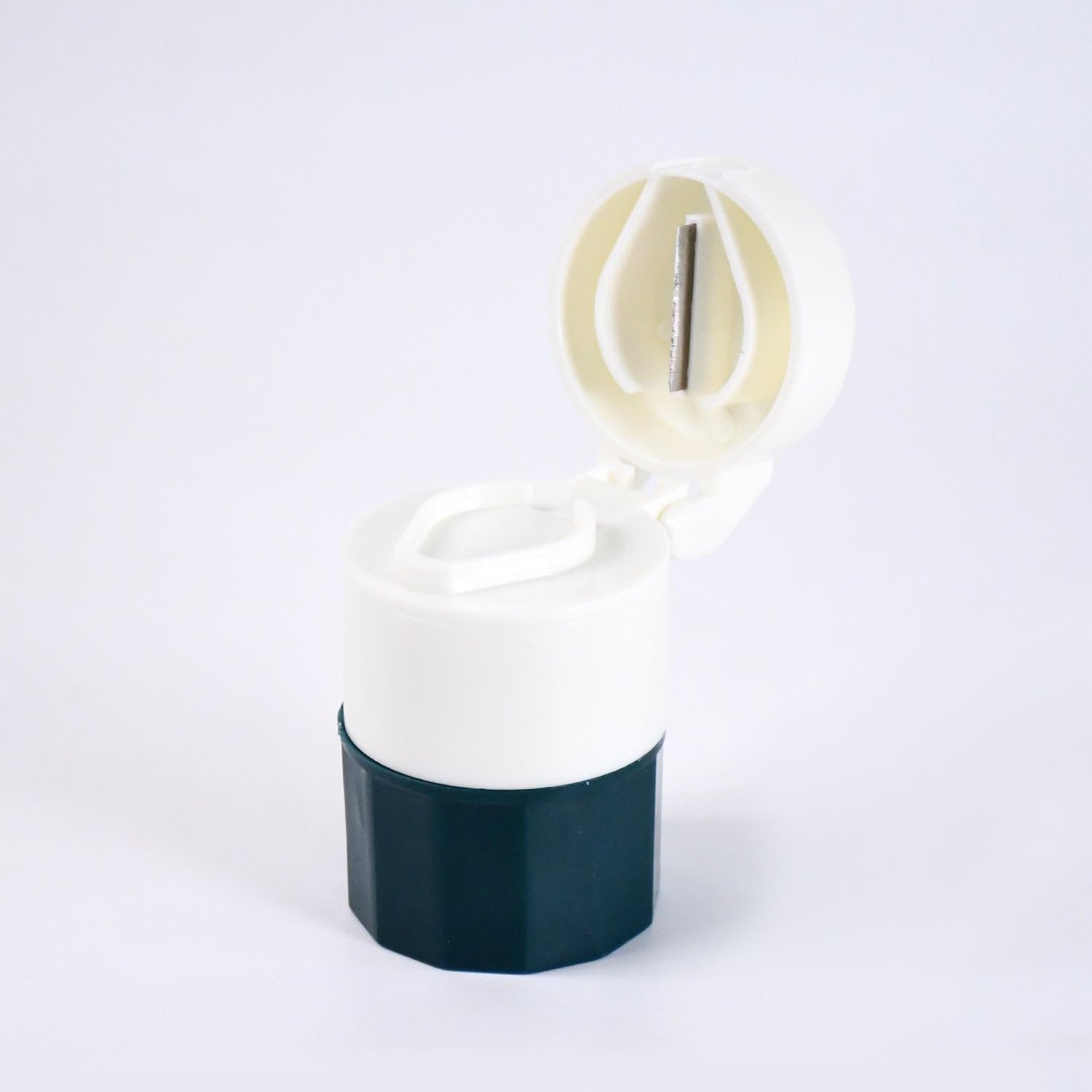 lavanden 4-in-1 pill crusher & grinder - efficient pill crushing & organizing tool
