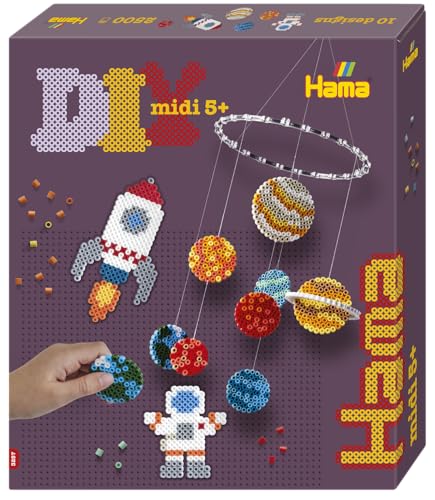 HAMA Caja de regalo Espacio | Aprox. 2.500 perlas, 2 placas, 1 aro móvil expositor, 1 cuerda, hoja de diseño impresa a color, instrucciones y papel de planchado