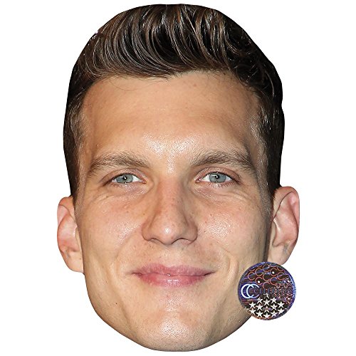 Bild: Scott Michael Foster Maske aus Karton f�r 8,97 EUR bei amazon.de
