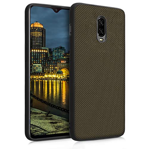 PROTEZIONE SÌ, MA CON STILE: con il suo design minimal, la cover posteriore esalta le linee e lo stile del telefono e gli dona un look moderno. Si applica e rimuove con estrema semplicità.