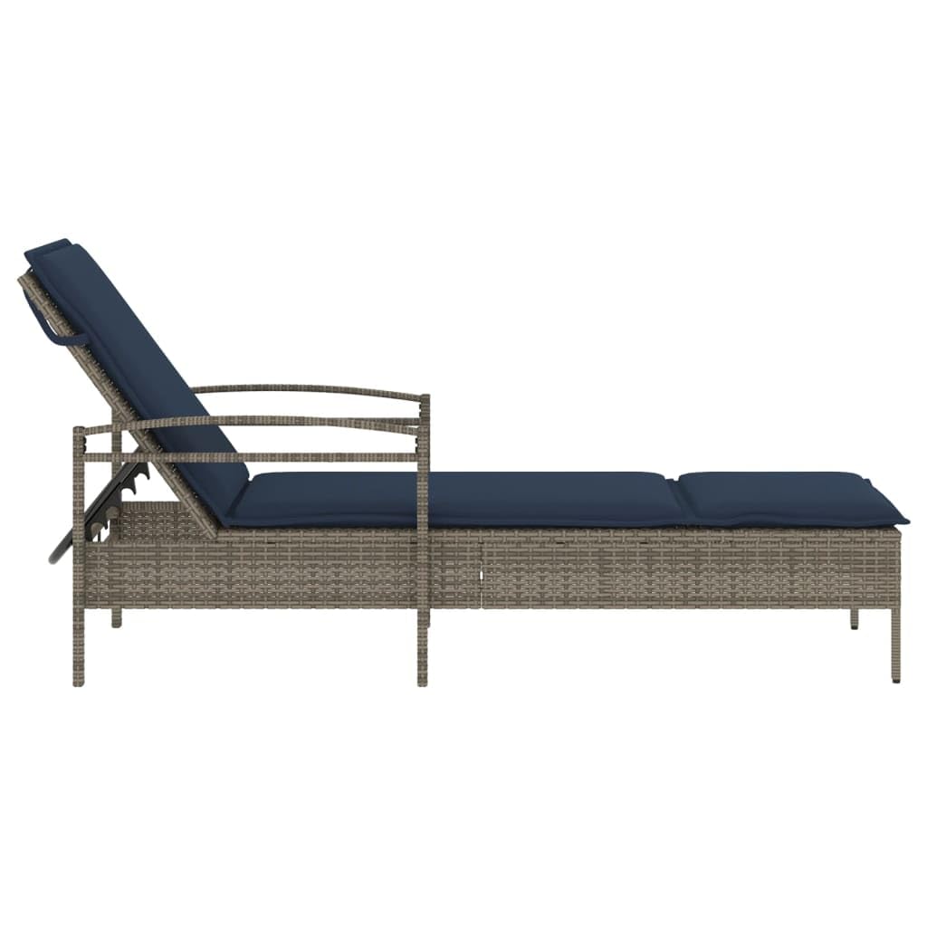 Lettino Prendisole in Polyrattan Grigio con Cuscino Blu Navy | Sdraio da giardino reclinabile in 3 posizioni, ideale per terrazza, bordo piscina e solarium esterno.