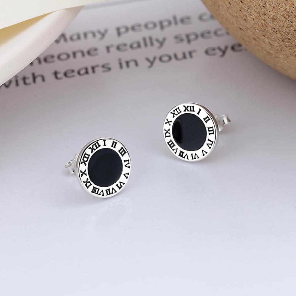 YDYDTTKD Orecchini a Bottone da Uomo, Argento Sterling, Smalto Nero con Numeri Romani, Elegante Look Hip Hop da Strada per Ragazzi e Donne