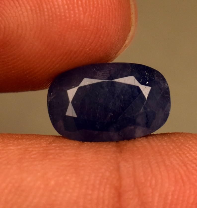 Saphir bleu de Ceylan naturel en forme coussin pour créer une bague d'exception