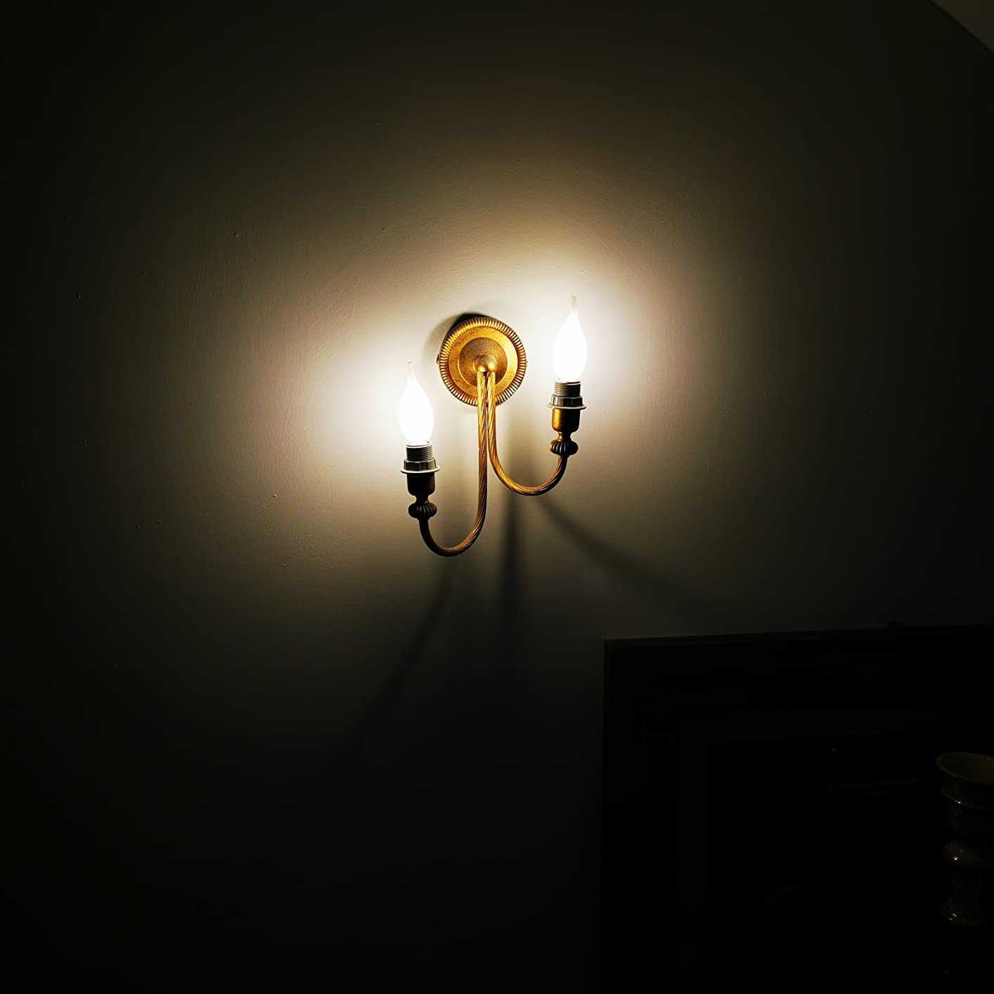 Flameless Candle Light Bulb E26/E12 - 3D Flame Effect LED Bulb For Chandeliers, Sconces & Vintage Fixtures