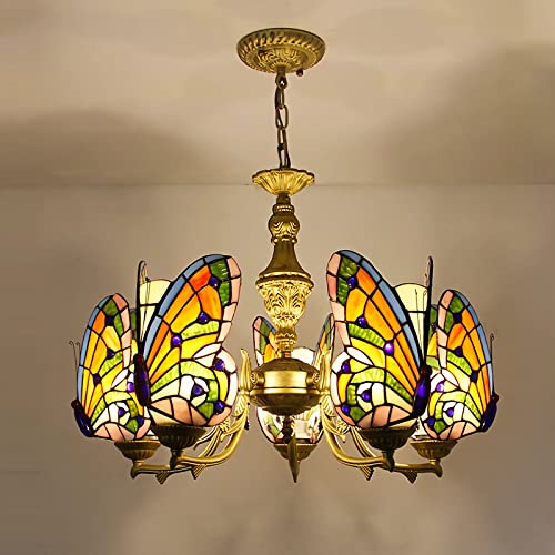 Lustre Tiffany papillon pour tamiser la lumière de votre salon rustique