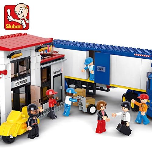 Sluban Heavy Duty Truck and figures interacting with rest station