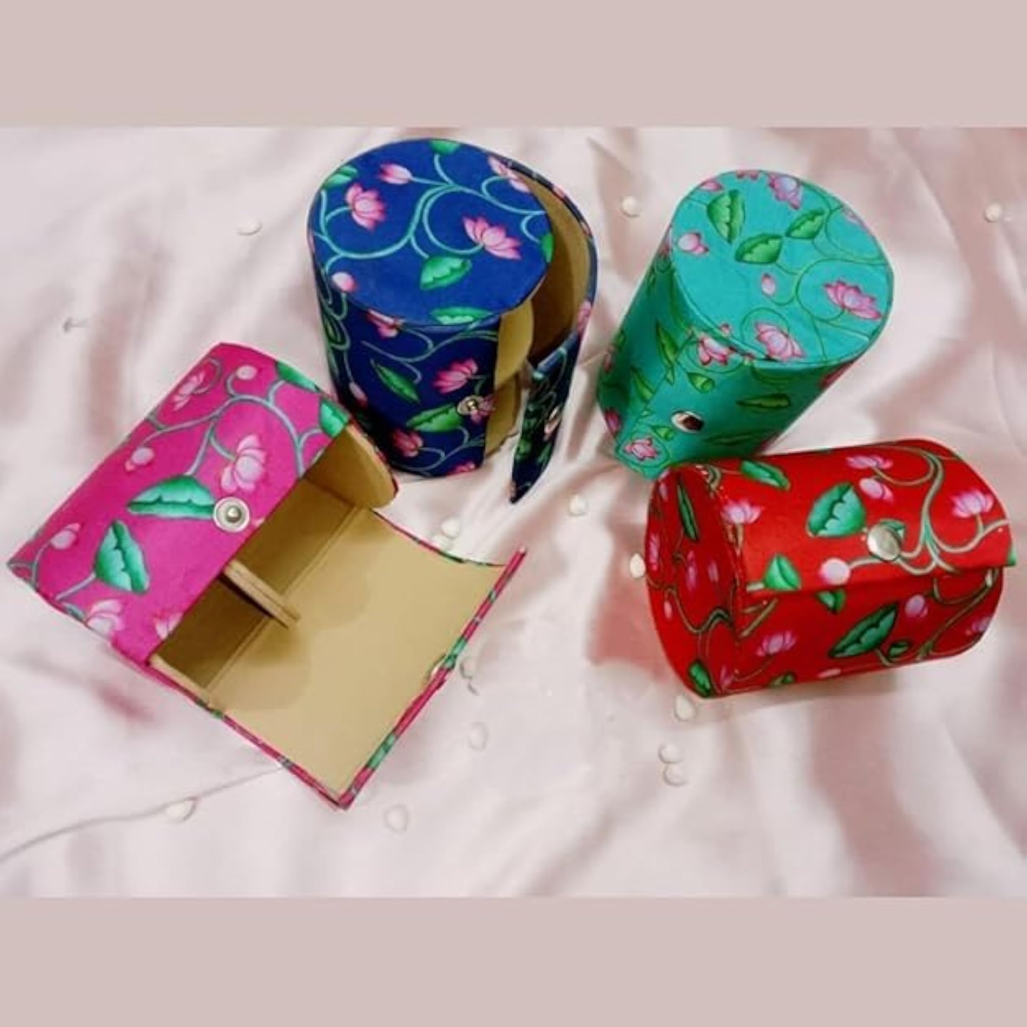 Square Gold Embroidery Bangle Box for Return Gifts