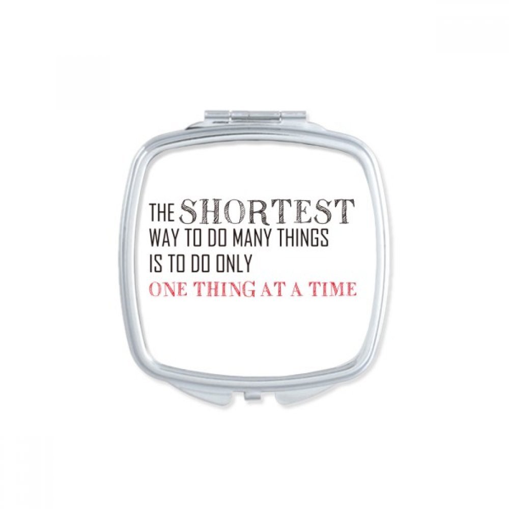 Miroir compact maquillage avec slogan motivant pour retouches beauté quotidiennes