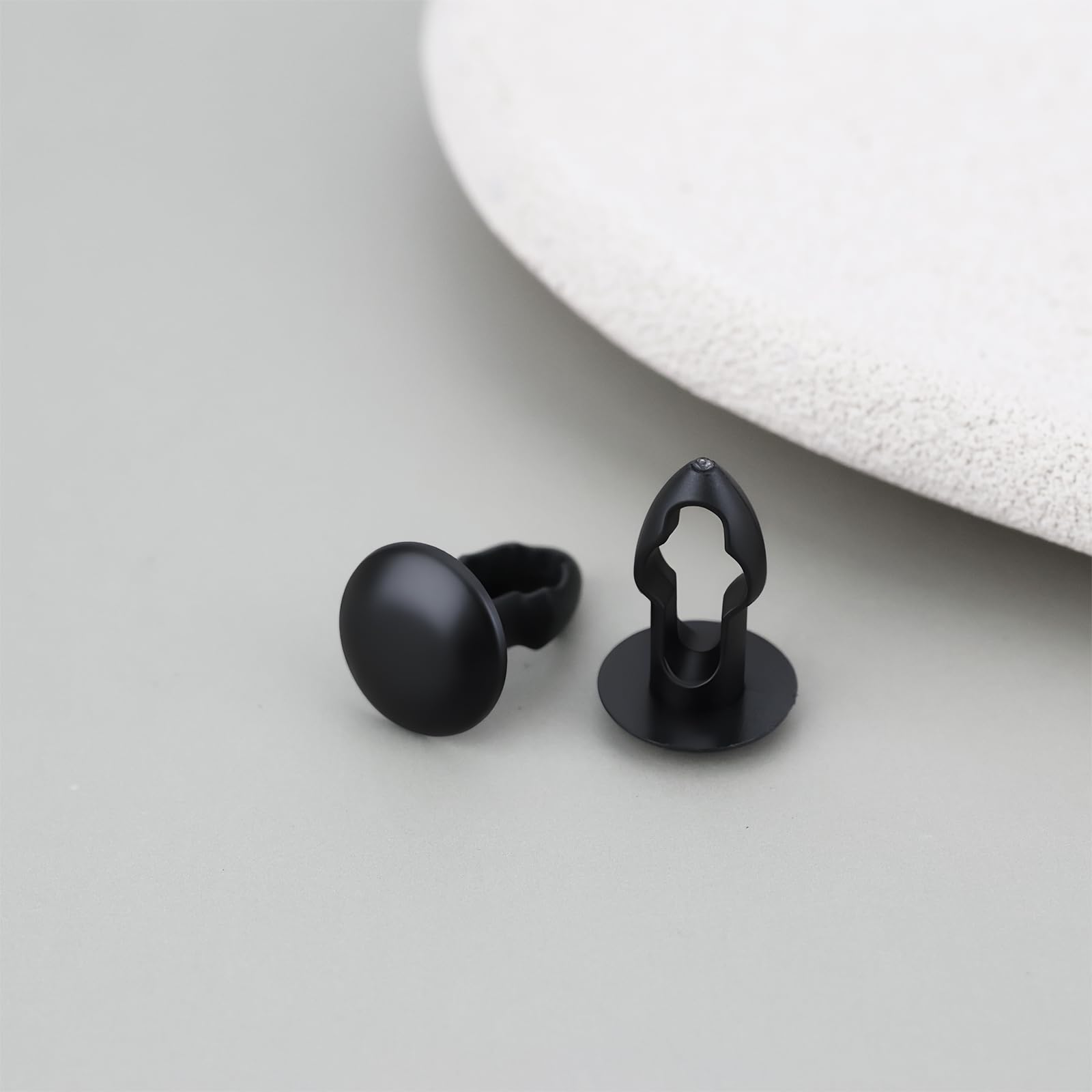 Zestaw nakrętek rowerowych do butelek na wodę, 10 szt., 8 x 12 mm, czarne | Plastikowe klipsy